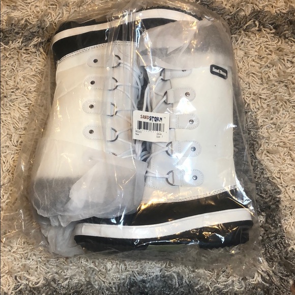 Winter boots - Picture 1 of 2